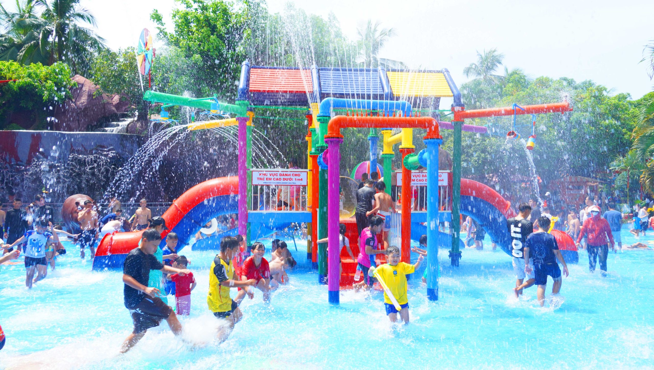 dam sen water park - cong vien nuoc dam sen, water park, slide, tet, vui dam sen nuoc, phuoc loc ve nha