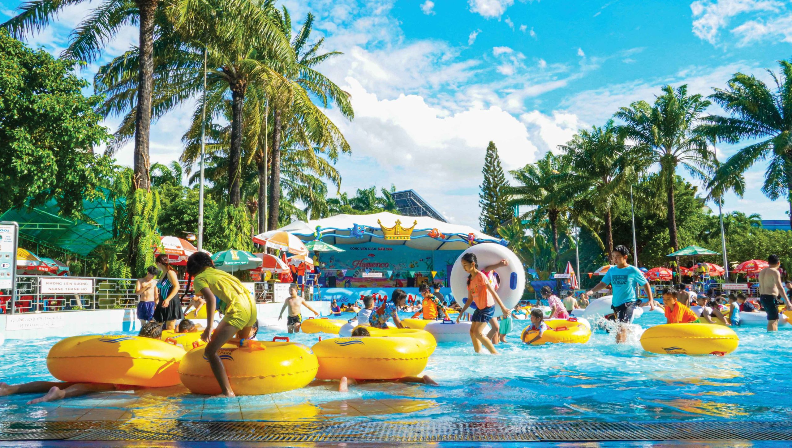 dam sen water park - cong vien nuoc dam sen, water park, slide, tet, vui dam sen nuoc, phuoc loc ve nha